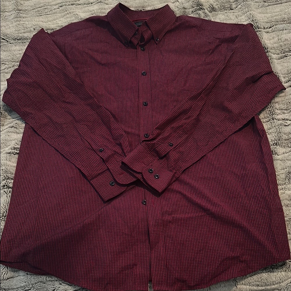 Roundtree & Yorke Men's Dark Red Button-Down Shirt